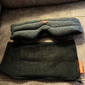 Weighted Sleep Mask never used comes with a net bag. Good reviews